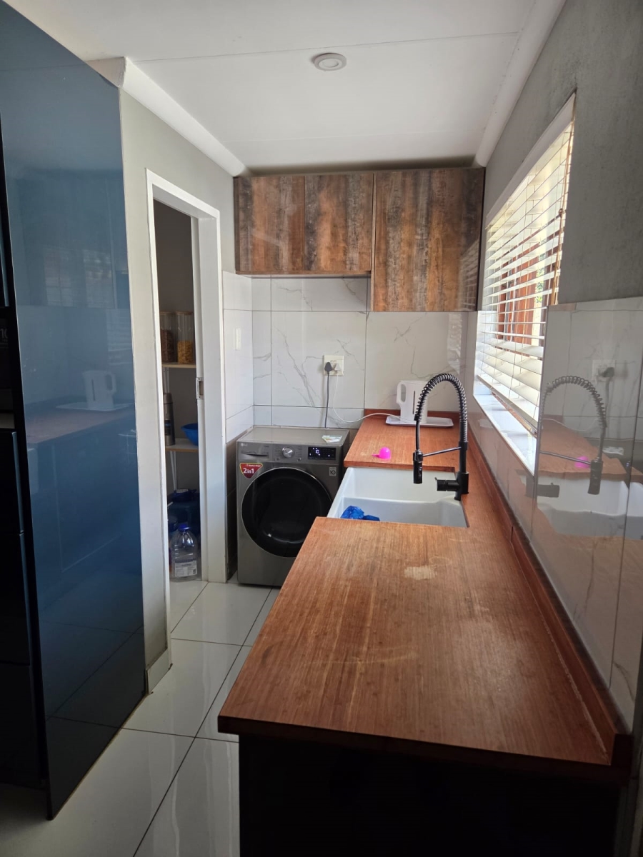 4 Bedroom Property for Sale in Waterval East North West